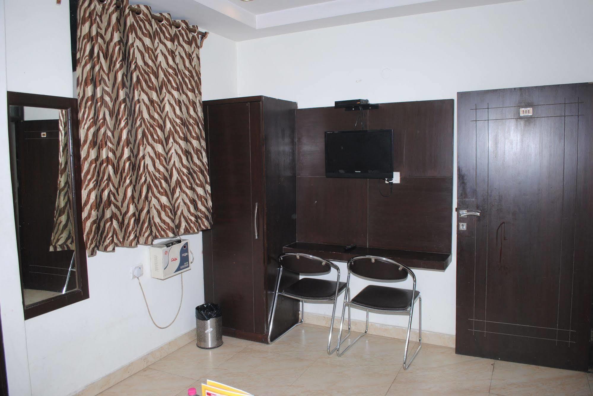 Hotel Seven Seas Inn New Delhi Extérieur photo
