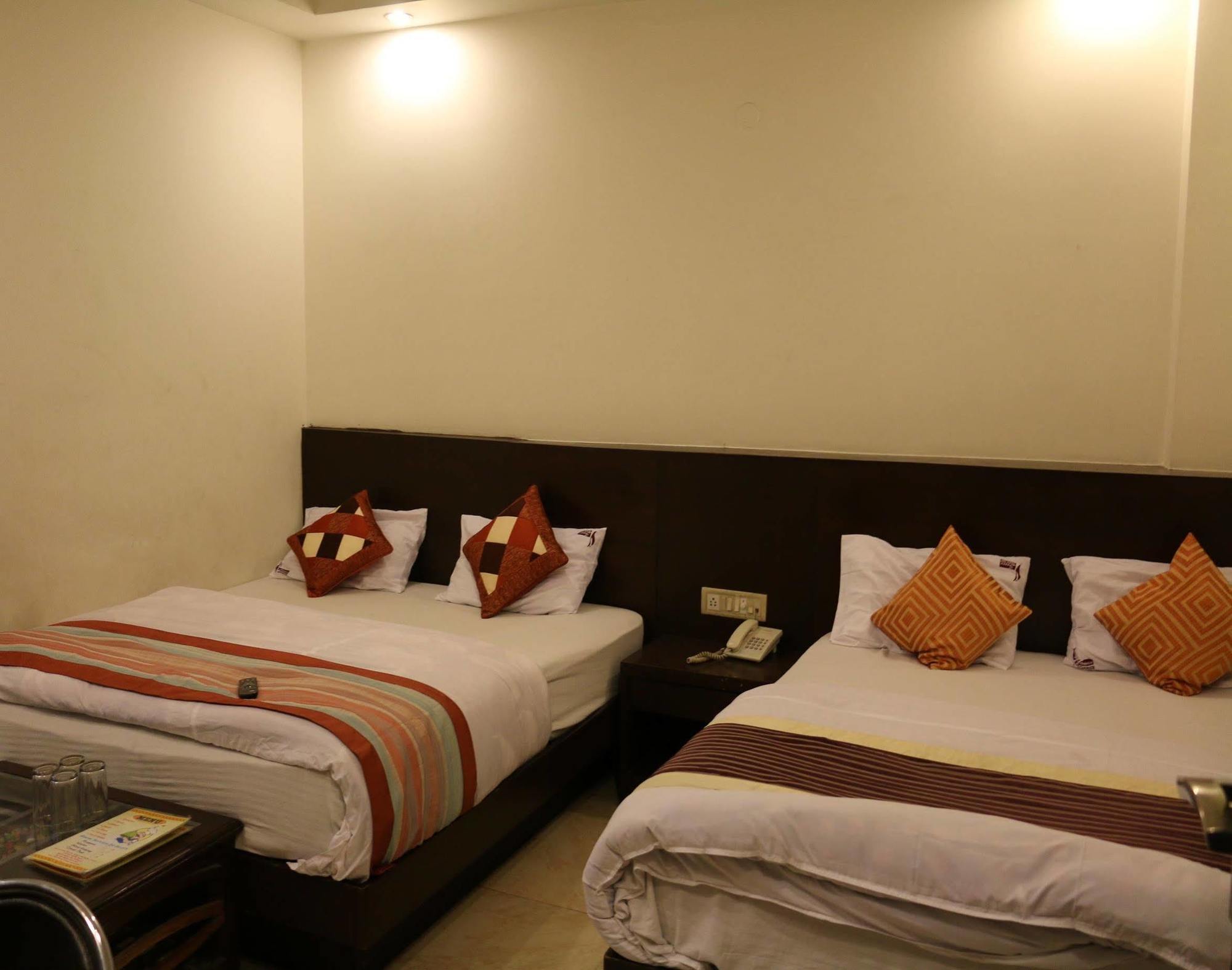 Hotel Seven Seas Inn New Delhi Extérieur photo