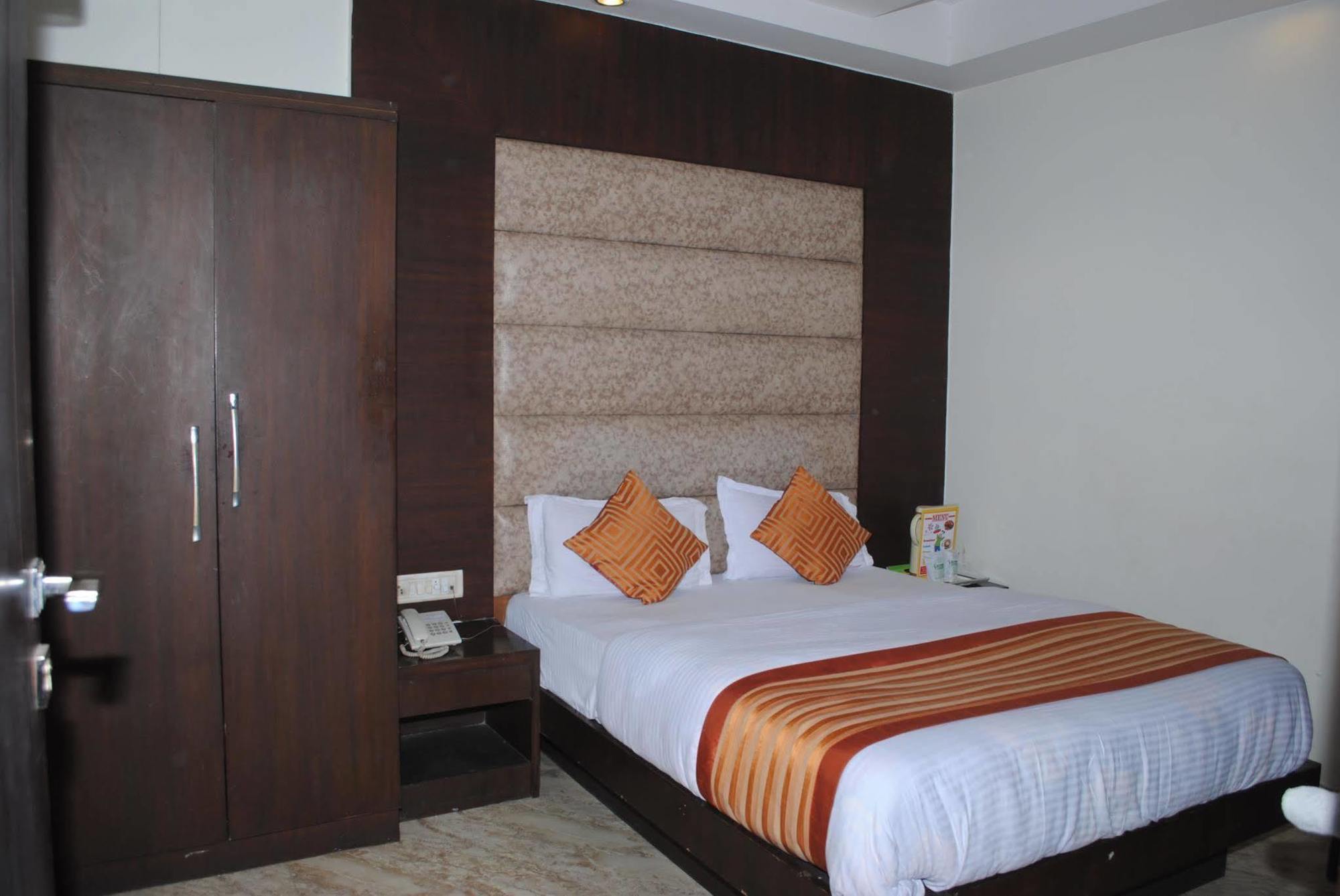Hotel Seven Seas Inn New Delhi Extérieur photo