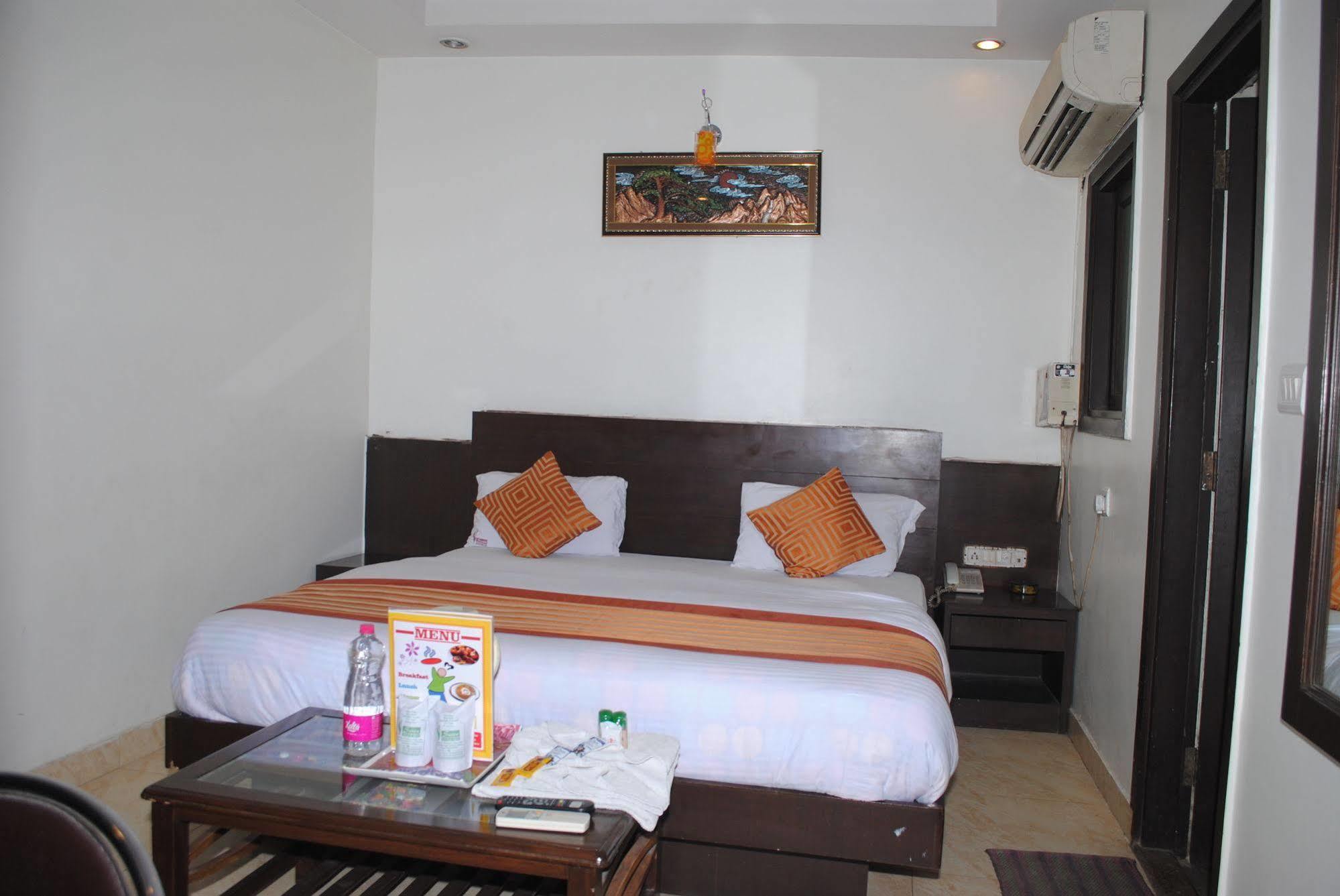 Hotel Seven Seas Inn New Delhi Extérieur photo