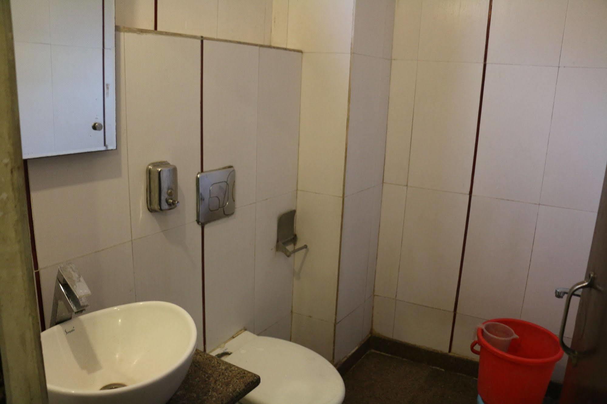 Hotel Seven Seas Inn New Delhi Extérieur photo