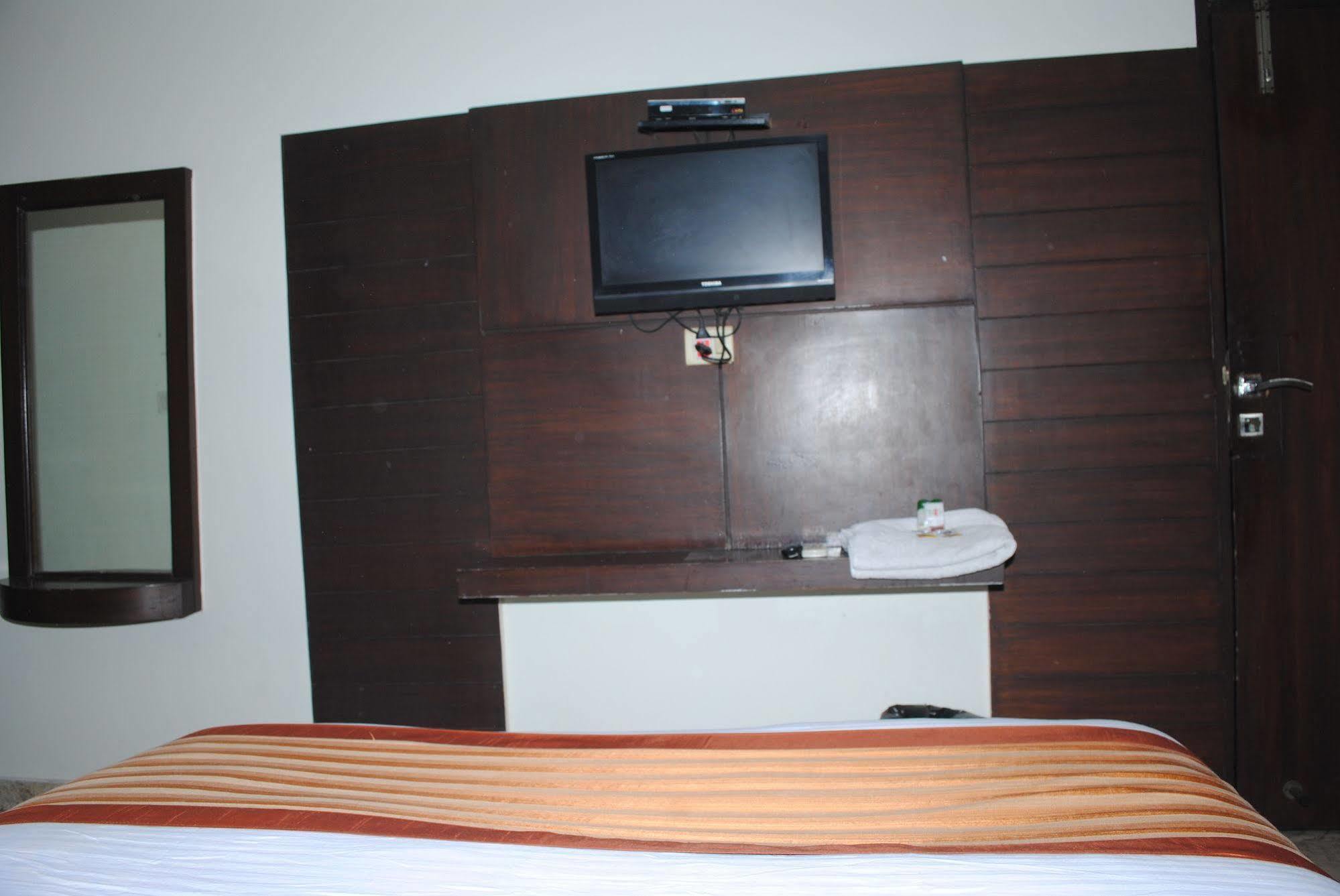 Hotel Seven Seas Inn New Delhi Extérieur photo