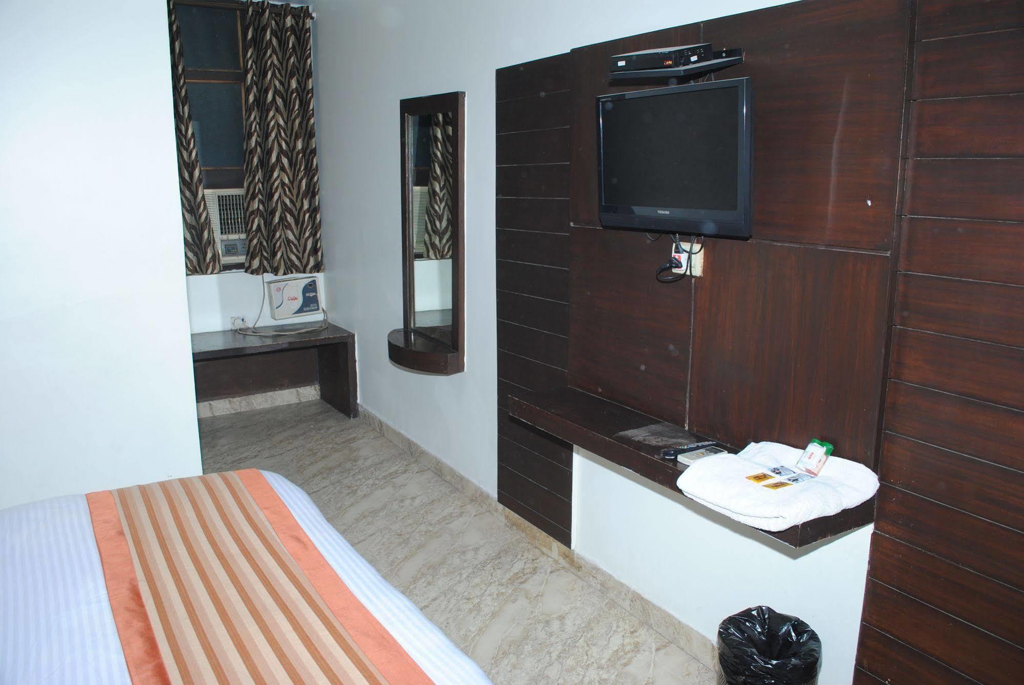 Hotel Seven Seas Inn New Delhi Extérieur photo