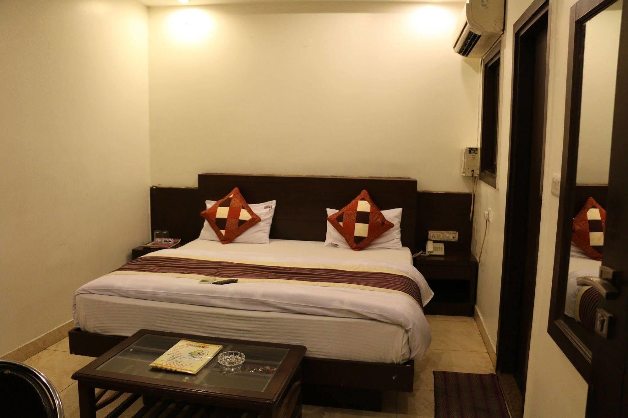 Hotel Seven Seas Inn New Delhi Extérieur photo