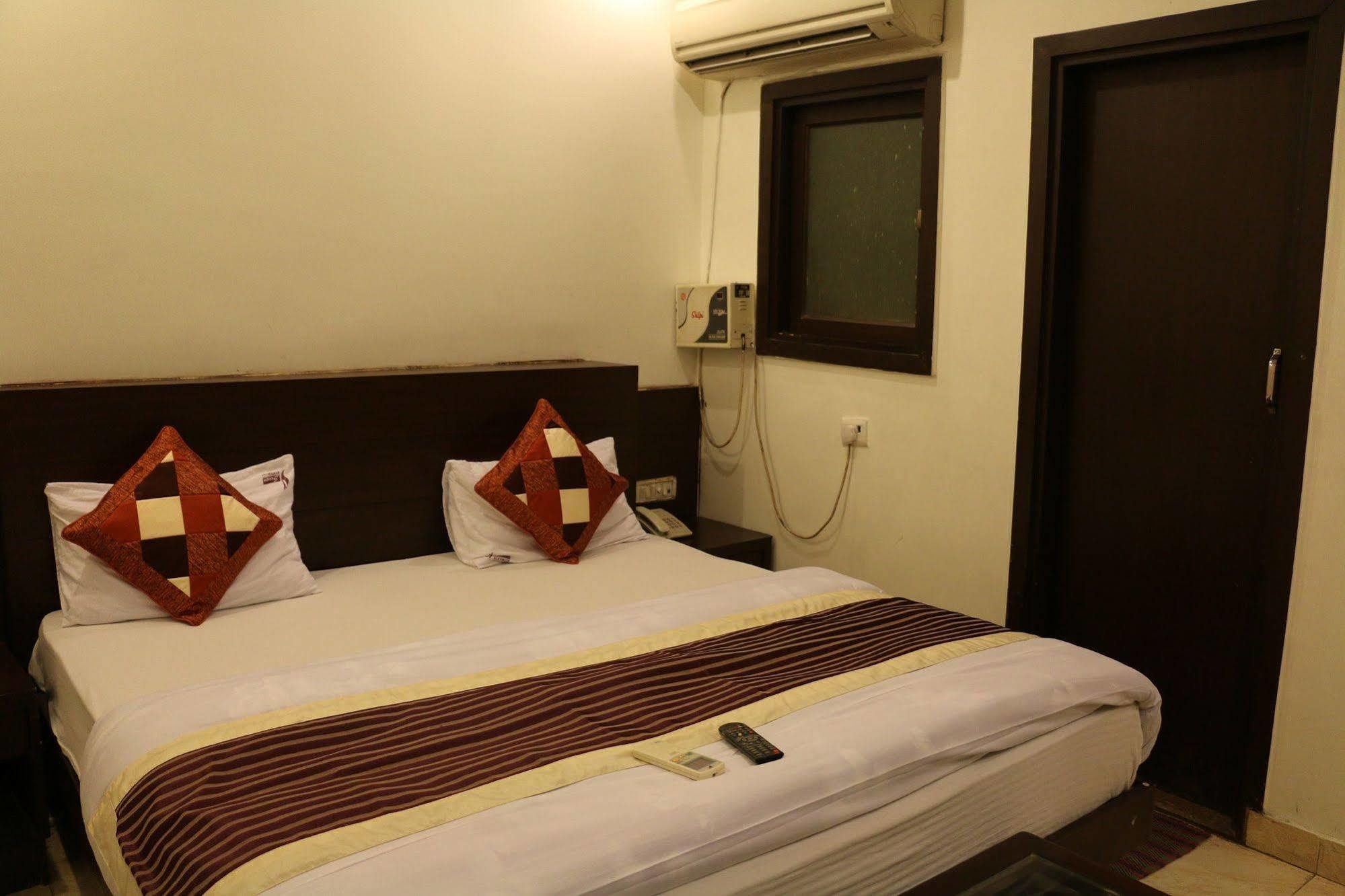 Hotel Seven Seas Inn New Delhi Extérieur photo