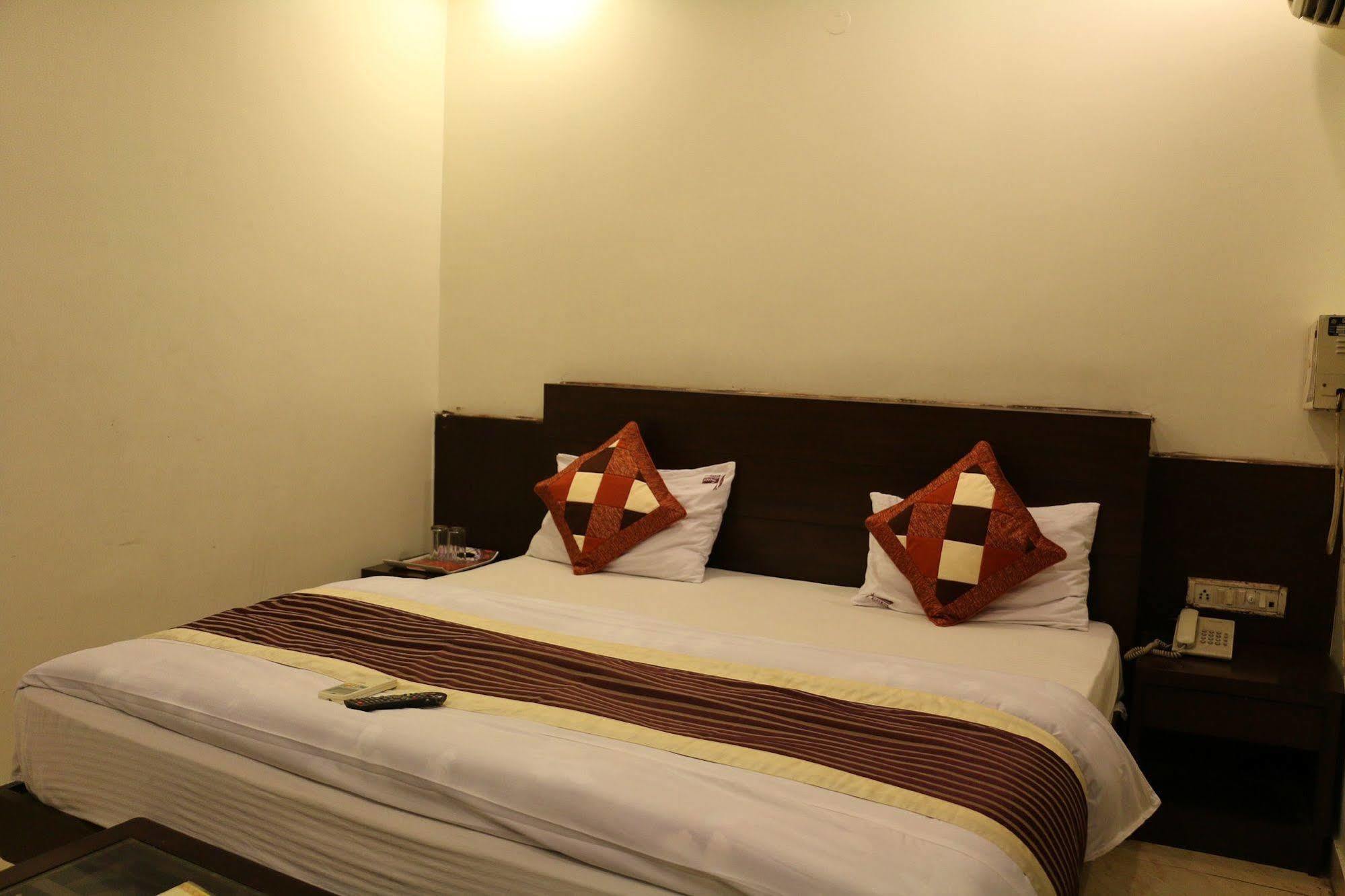 Hotel Seven Seas Inn New Delhi Extérieur photo