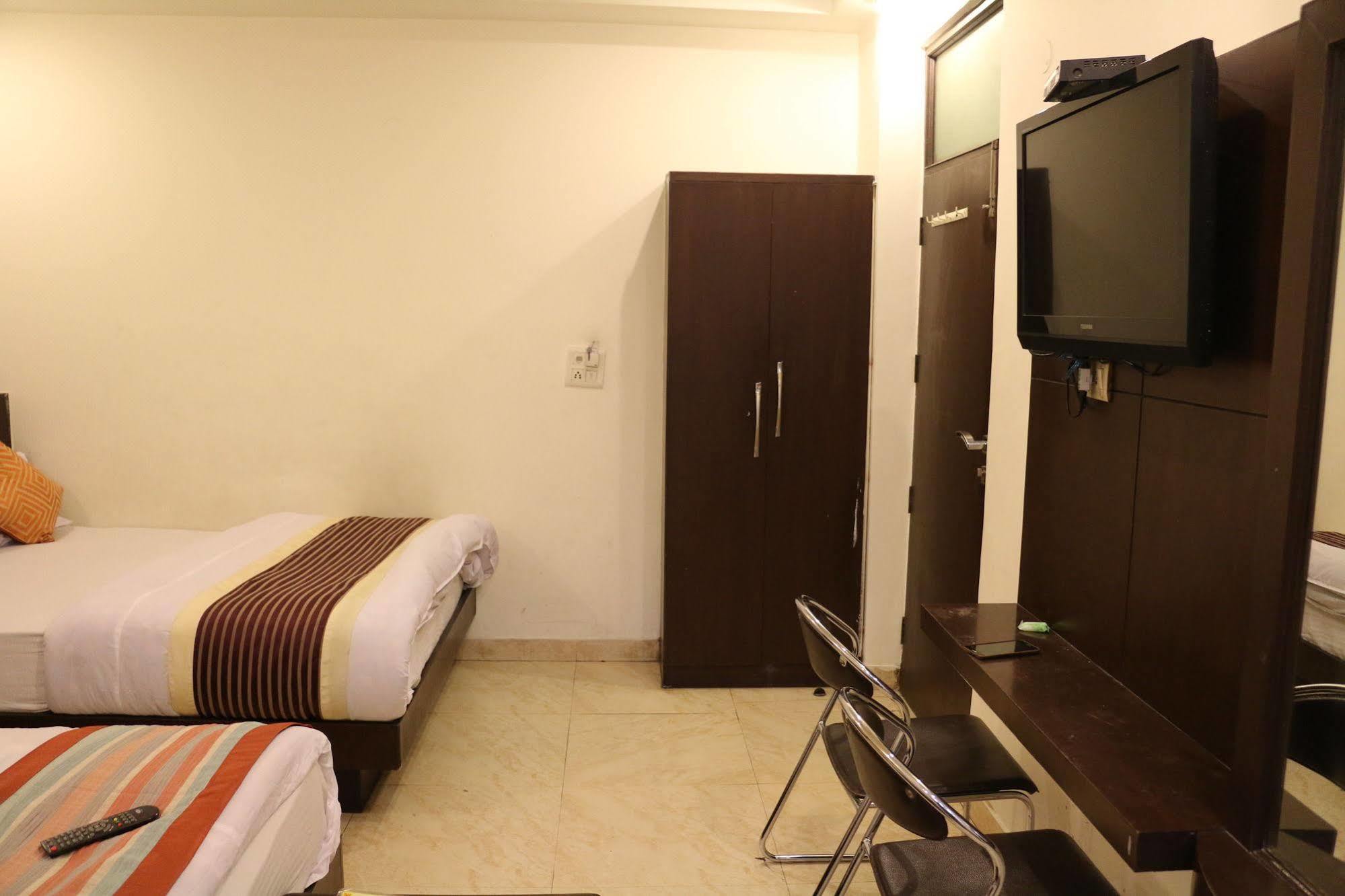Hotel Seven Seas Inn New Delhi Extérieur photo