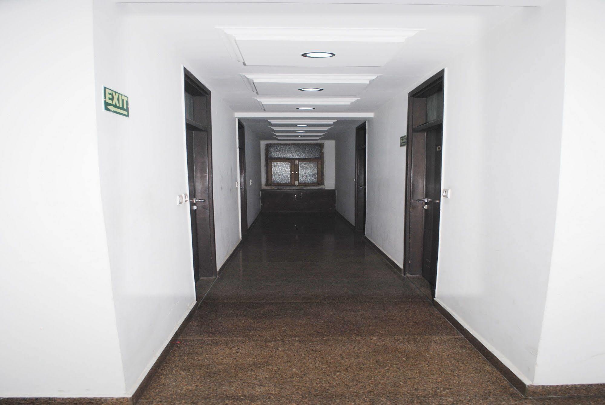 Hotel Seven Seas Inn New Delhi Extérieur photo